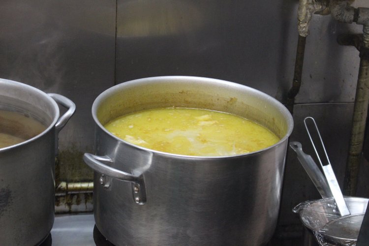 毎日、15時には翌日用のカレーを作り始める。