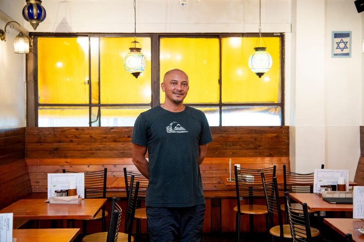 「うちはトラディショナルな味を出してます」と語る店主の北岡タルさん。