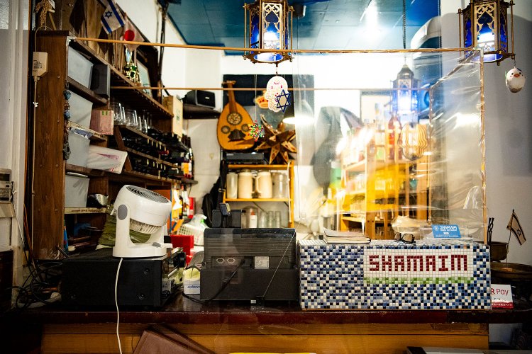 先代から受け継ぎタルさんが築き上げた、現存する中では日本最古のイスラエル料理店。