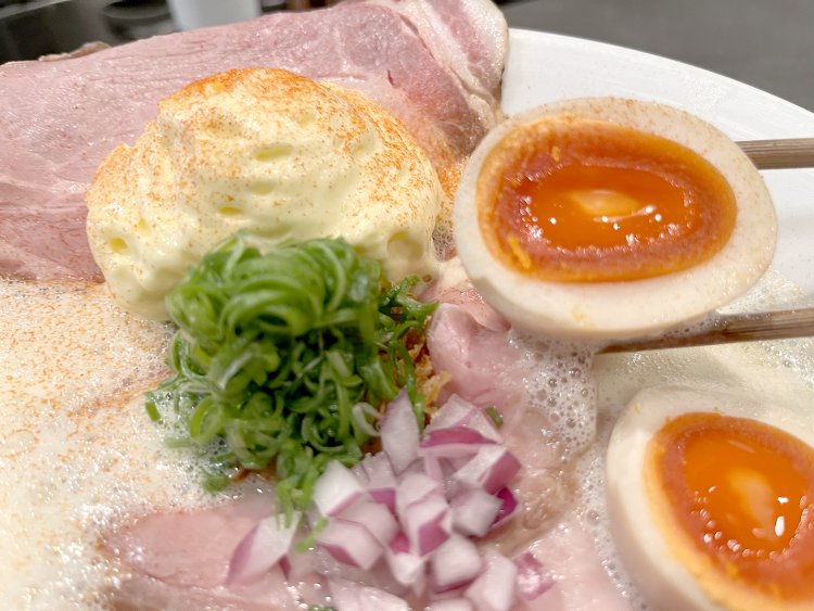 マキシマムこいたまごで作った味玉は、ほどよくトロリとした食感。