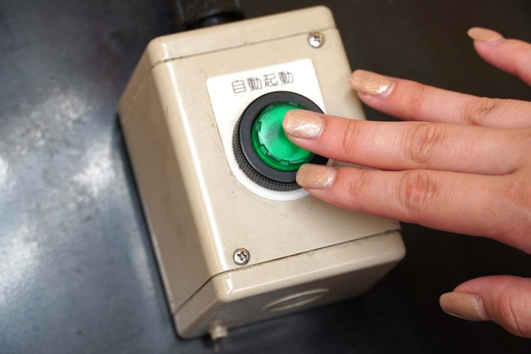 このボタンを押さないと、商品が完成しない。