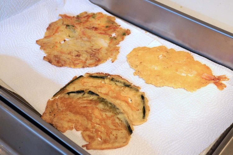 きれいに圧縮されて、天ぷらチップスの完成。