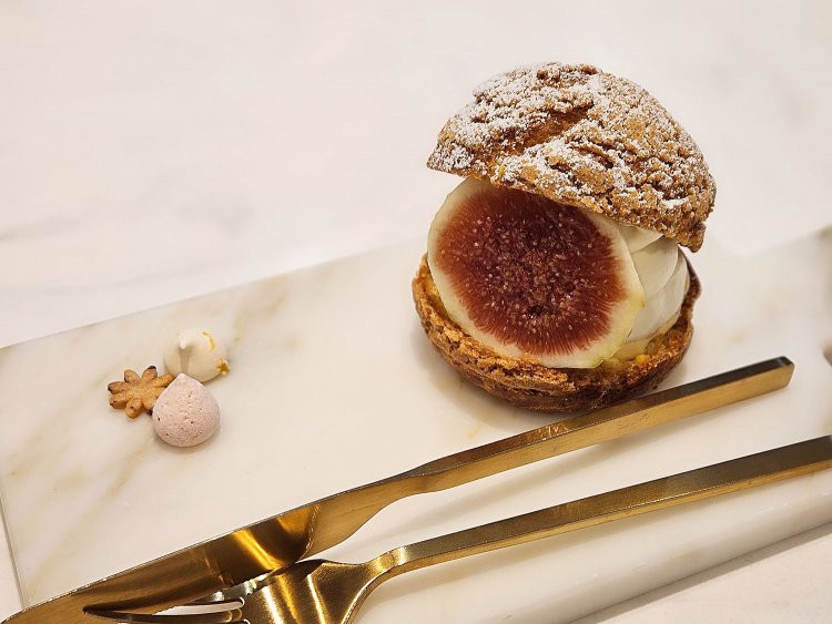いちじくのシュークリーム890円。