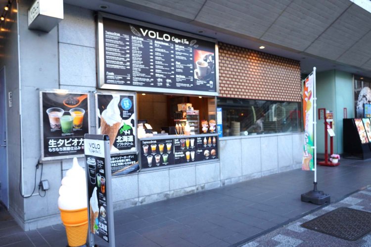 カフェのレジカウンターは、『過門香 上野バンブーガーデン店』に隣接する。