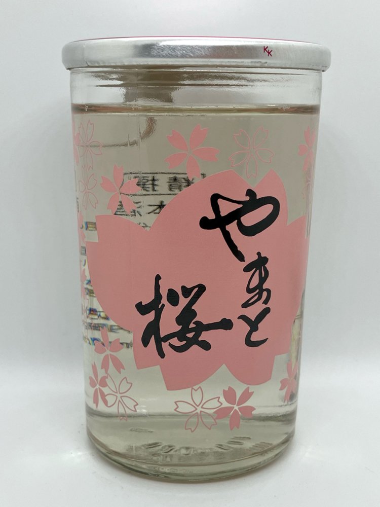 桜柄ではあるが、筆文字のおかげで渋さが増している（「やまと桜」佐藤佐治右衛門・山形）。