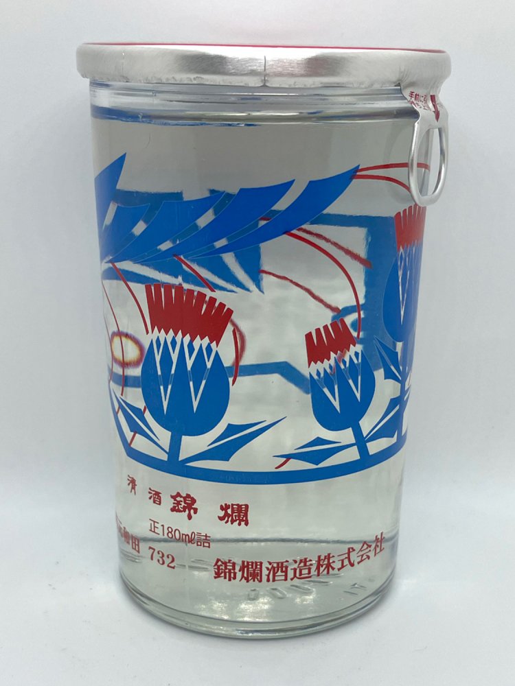 裏にお鷹ぽっぽの絵柄がある（「錦爛」錦爛酒造・山形）。