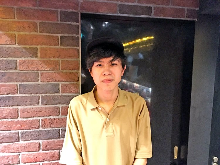 店長の鈴木さん。5年ほど中華料理店で調理を経験し、開店時から店舗の運営に携わっている。