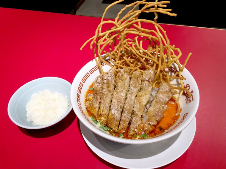 PA-KOH・D・担々麺1380円。麺類には小ライスがつく。