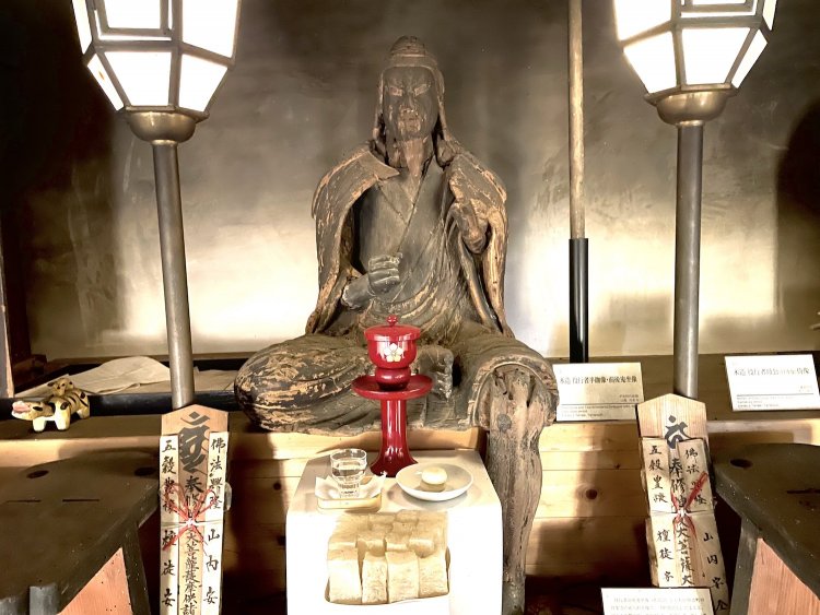 山の仏教の祖である役行者。