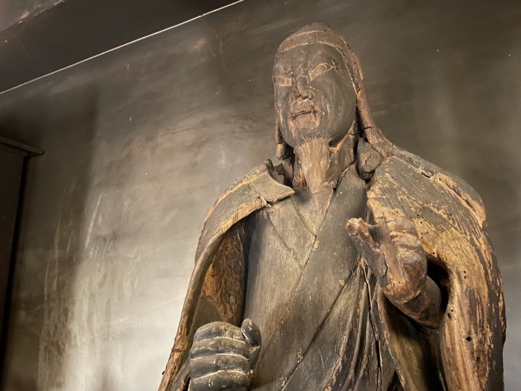 遠くまで響き渡る咆哮が聞こえてきそうな表情。