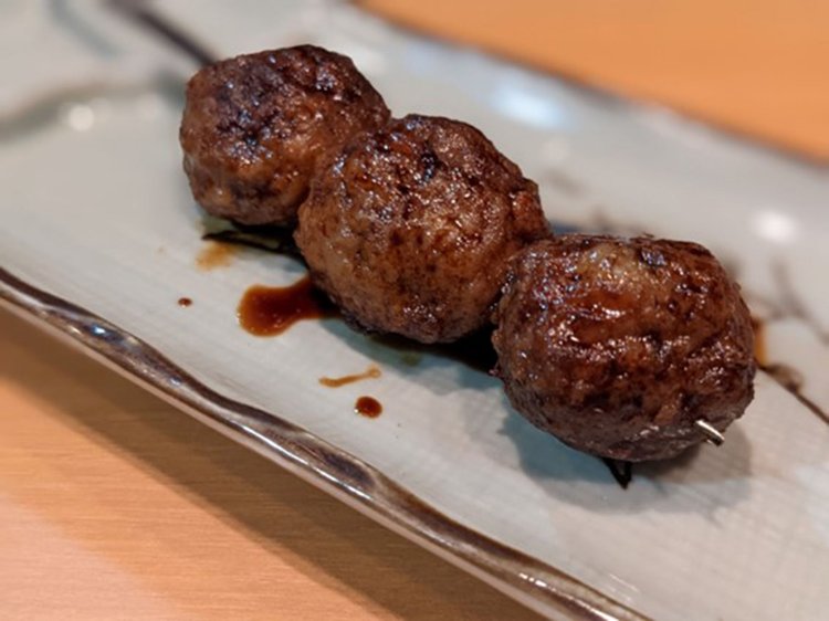 芳ばしい香りを放つ「つくね」。