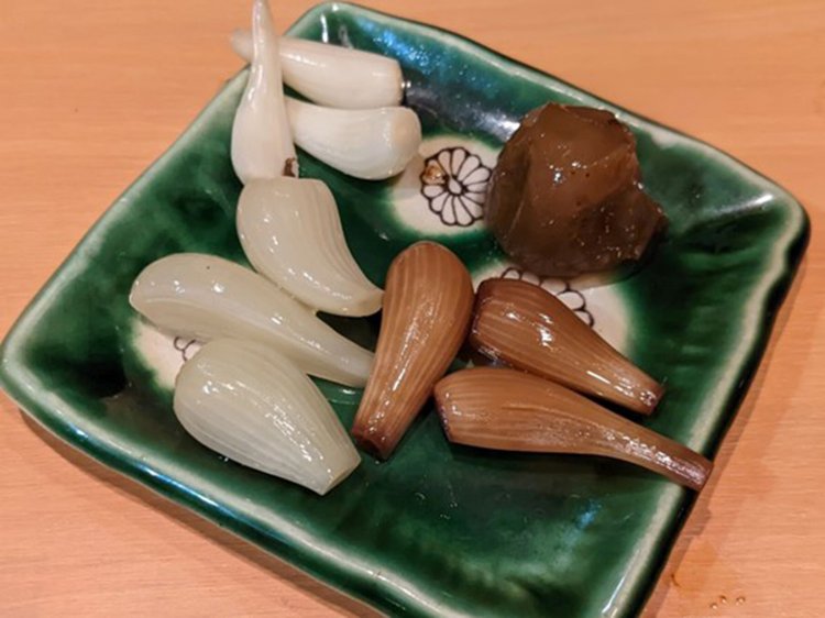 3種類の自家製らっきょうと……