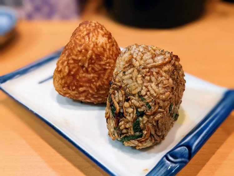 醤油と味噌の焼きおにぎり。