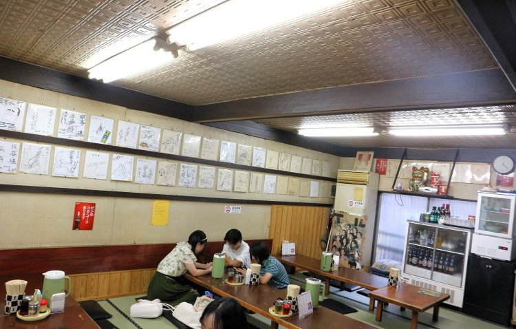 1階のみかと思いきや、2階には広々とした座敷席が用意されていた。