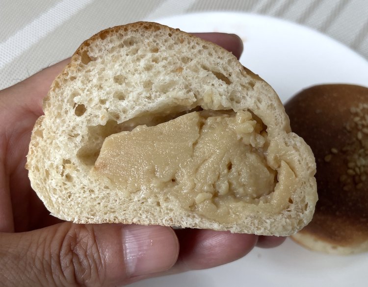 ミルク風味の強めなカスタードがぎっしり。