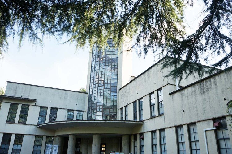 最終週、万太郎が博士号の授与式でスピーチしたのは植物園内にある本館の目の前だった。