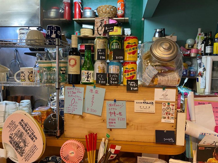 お酒やソフトドリンクも気になる個性派揃い。鬼ころしって……。