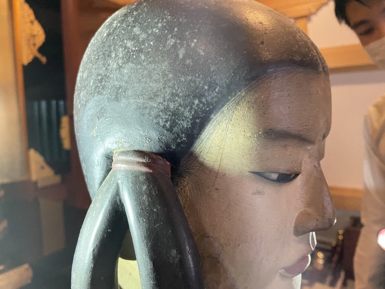 後れ毛まで描くディテールへのこだわり。