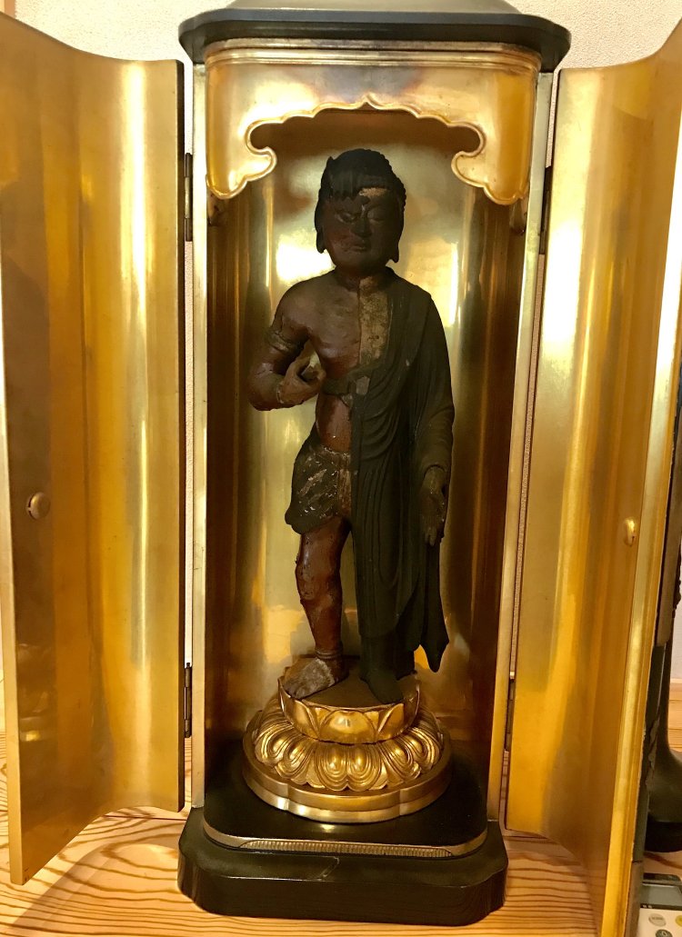 仏像マニアでも他に類例を知らない。