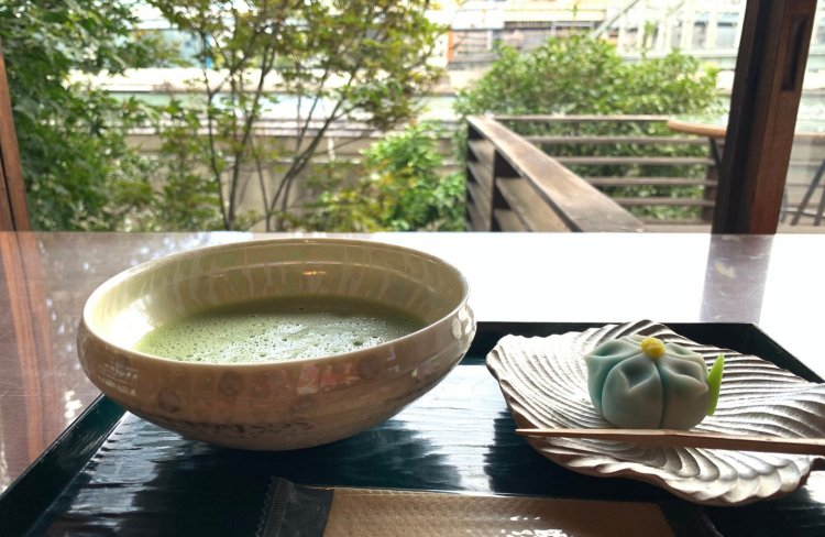 お抹茶セット（季節の練りきり付）1200円。