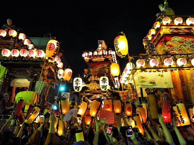 川越商工会議所賞_山車と提灯が織りなす美