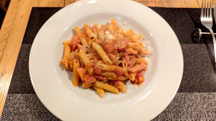ハムとお豆のトマトペンネ。