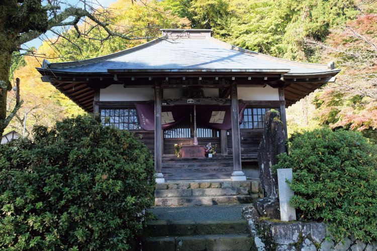 地蔵堂バス停のそばにある地蔵堂。地蔵堂のお地蔵さまとして地元に親しまれている。