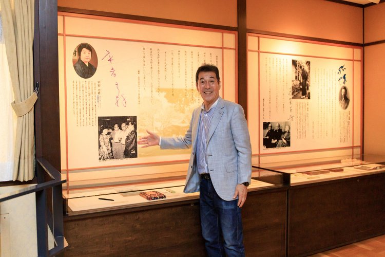 2023年6月に亡くなった小説家、平岩弓枝さんの展示コーナー。