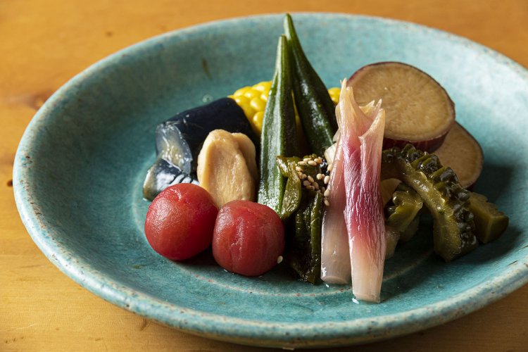 季節の野菜盛り合わせ1人前800円（写真は2人前）。