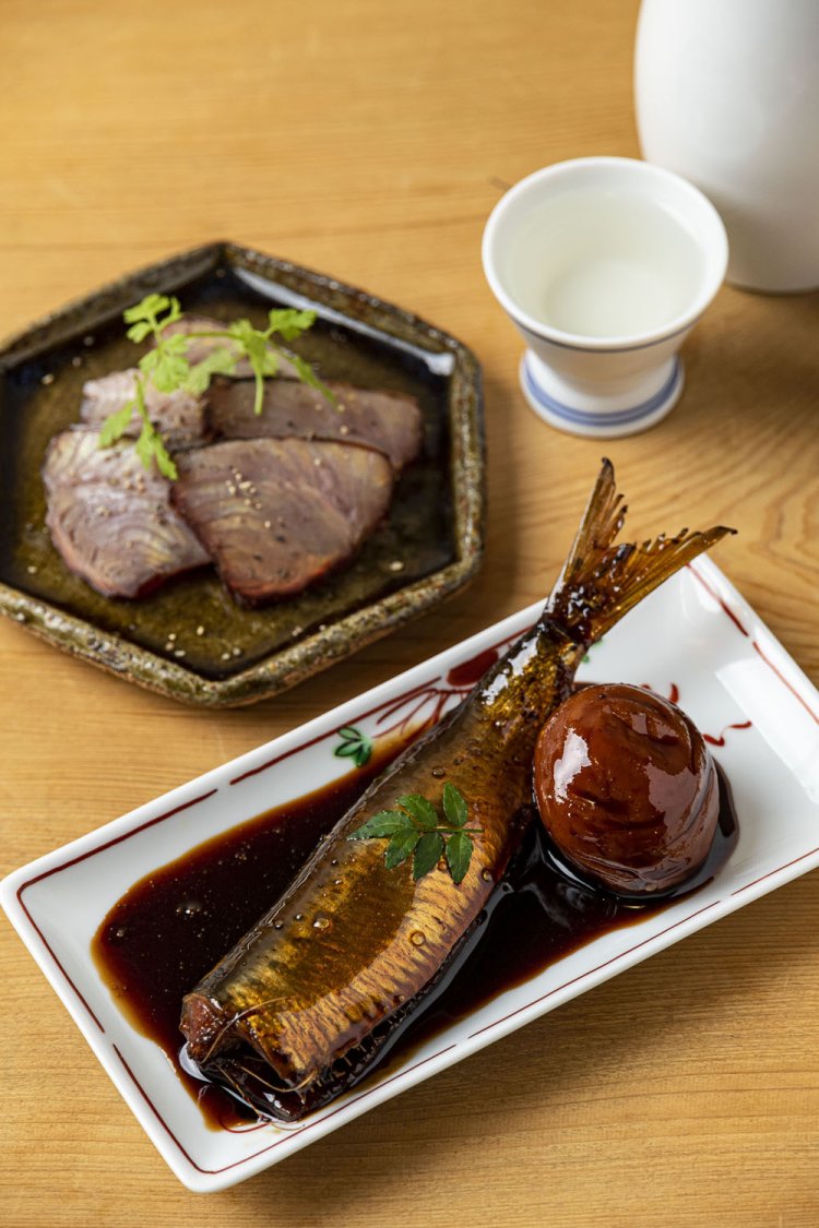 いわしの梅煮、熟成かつおはともに時価。