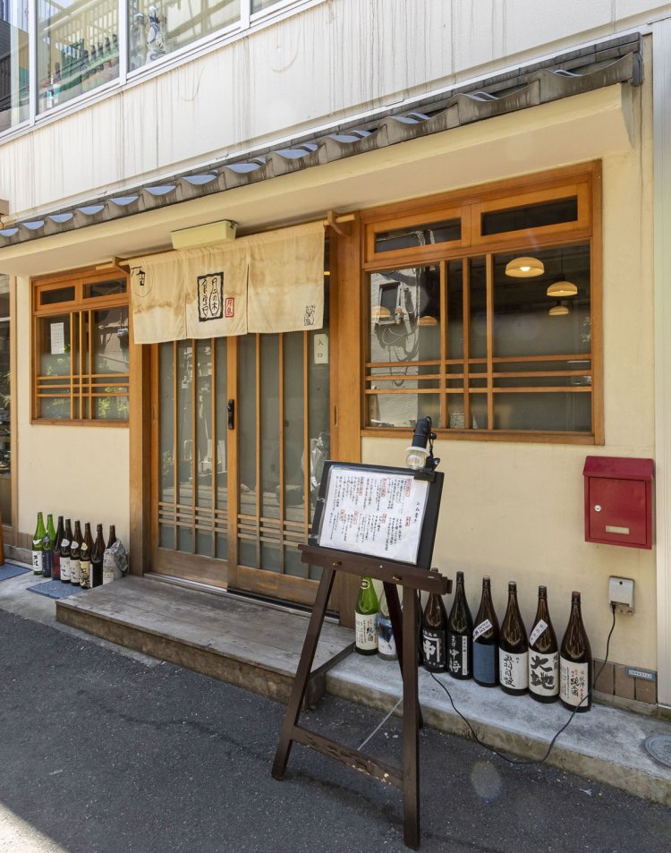 店は細い路地を入った先に現れる。