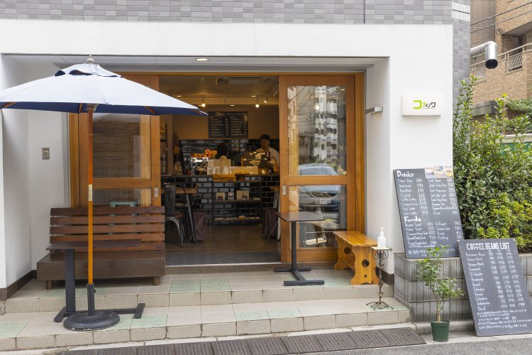 蔵前でも人気のロースタリーカフェ。爽やかな雰囲気で入りやすい。