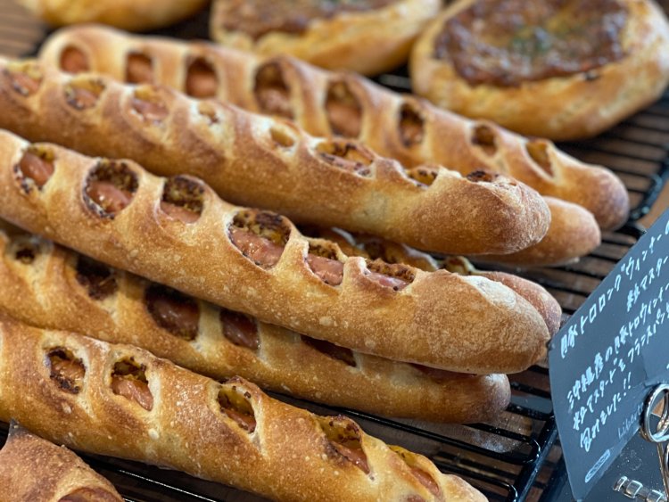 溢れ出るジューシーさ！！買わない選択肢がないパンだ。