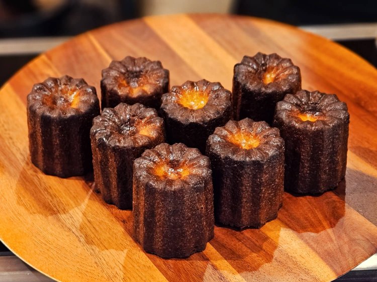 カヌレ 1個480円。