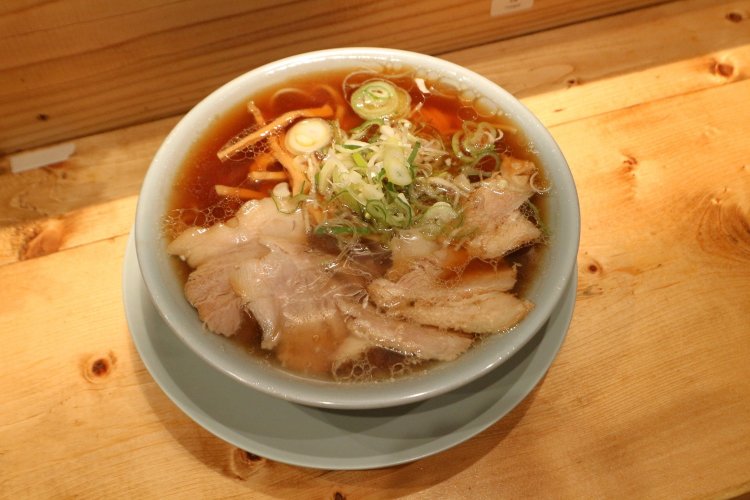 中華そばは一杯850円。「チャーシュー麺？」と思ってしまうほどチャーシューがたっぷり！