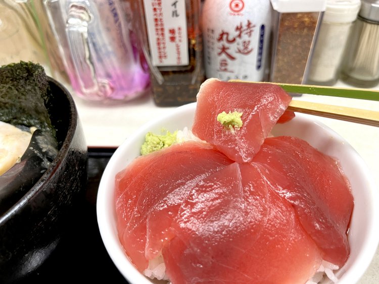 マグロの赤身は、あっさりとしているイメージがあるが、マグロ本来の旨味やコクが味わえる。