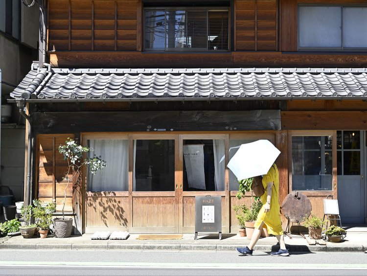 店奥に工房あり。