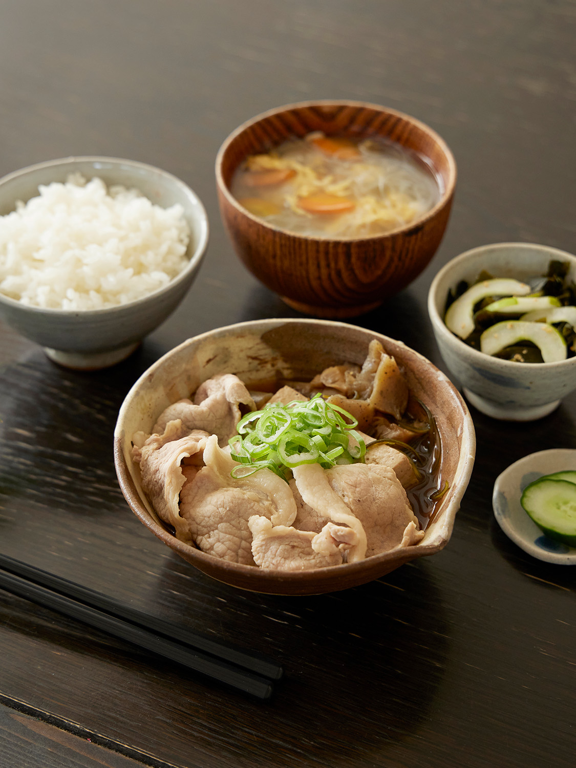 平田牧場産豚肉使用！ 肉豆腐定食1050円は、うまみの濃い三元豚がたっぷり！