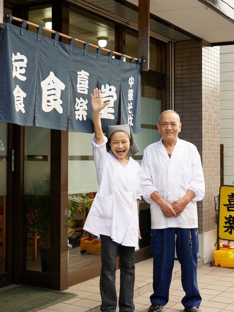 「不動産屋さんに勧められて」ゆかりのなかった川越で1978年に開業。「近隣への出前はバイクで出かけてます」