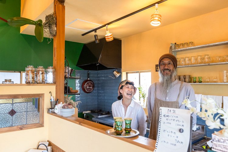 夫の亮史さんは、元バックパッカーで世界を旅した。