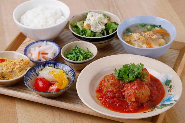 珍しいベトナムシウマイのベトナム定食A 1200円。