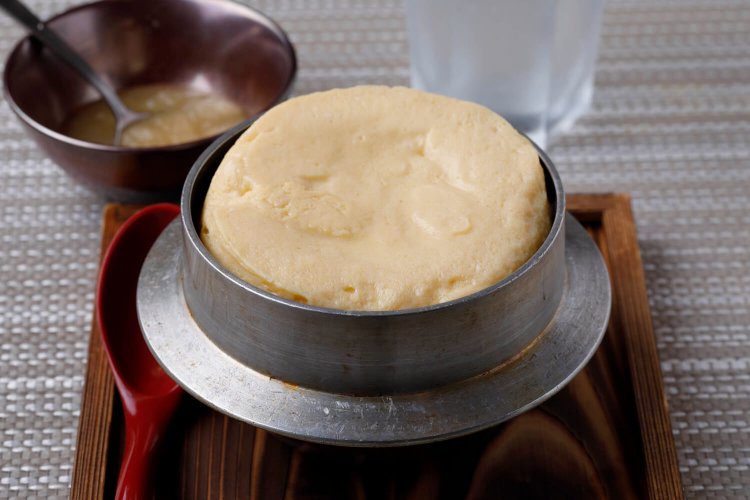 はみ出さんばかりの出汁玉子1000円は複数人向き。