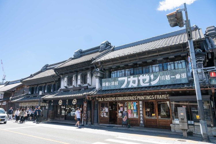 少しずつ新しい建物が増えているが、お店の内容、色や素材、看板など町独自のルールが設けられ、町並みが保たれている。