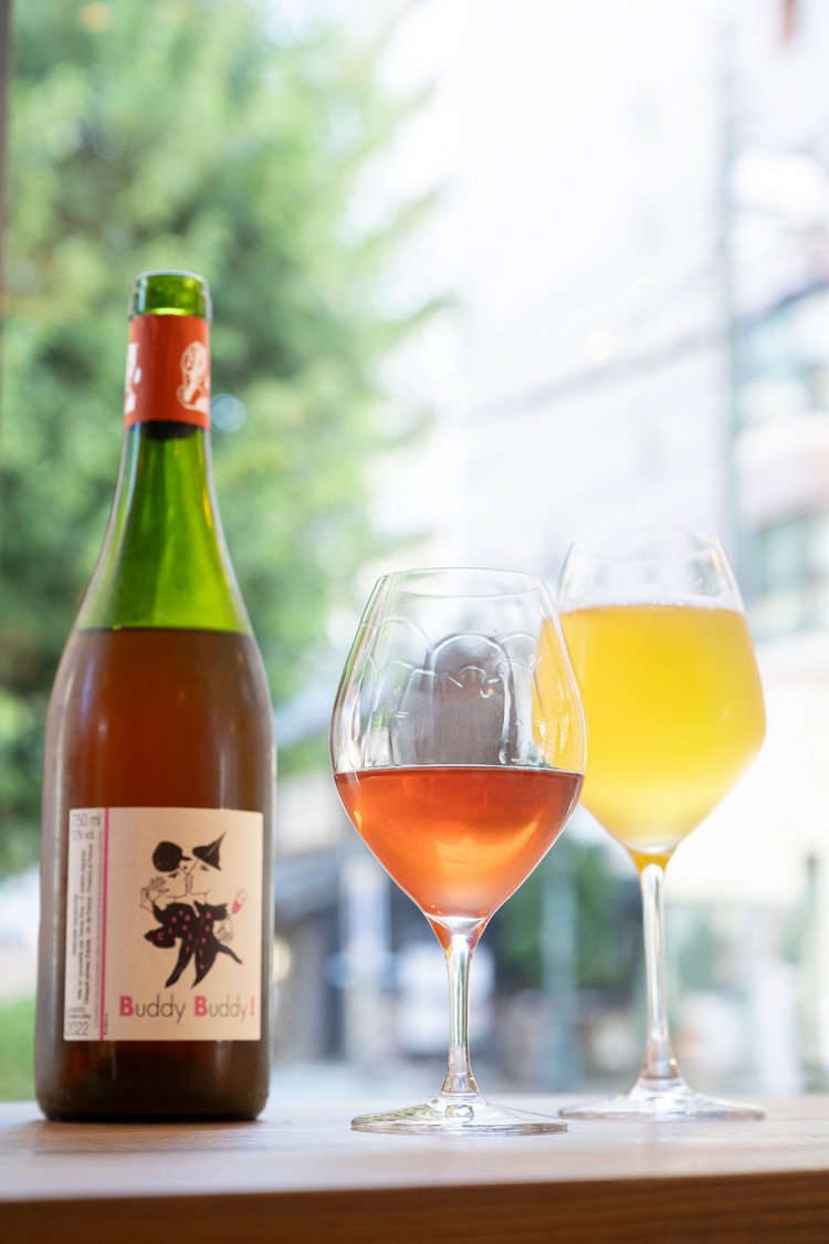 ビールもワインも「おっ！」と驚くようなラインナップ。つまみも豊富！