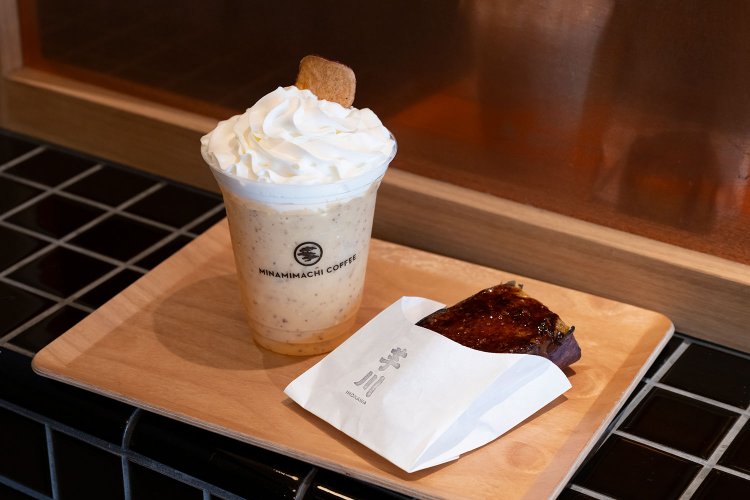 やきいもラテ600円、さつまいもブリュレ480円。