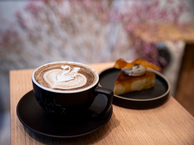 抽出方法や温度は基本に則りつつ、過去には冬場にホットの煎茶をオーダーしたお客様から「ぬるい」といわれ調整したことも。「考えさせられますよね」（吉田さん）