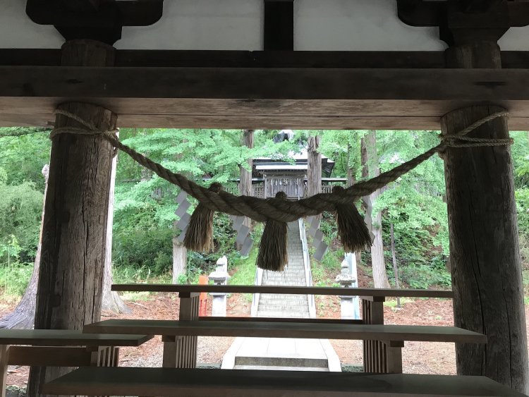 新宮熊野神社（福島）には神社なのに仏像群がたくさん。