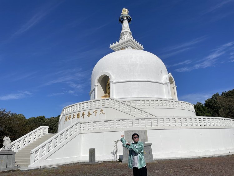仏舎利塔は近くに行くと大きい！