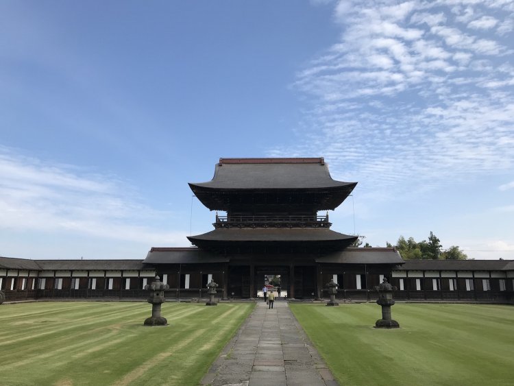 禅宗らしい佇まいの瑞龍寺（富山）。