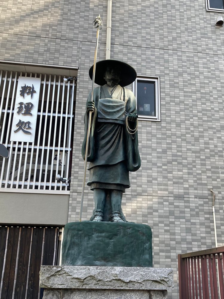 弘法大師のサイズ感はさまざまである（浦和・玉蔵院）。